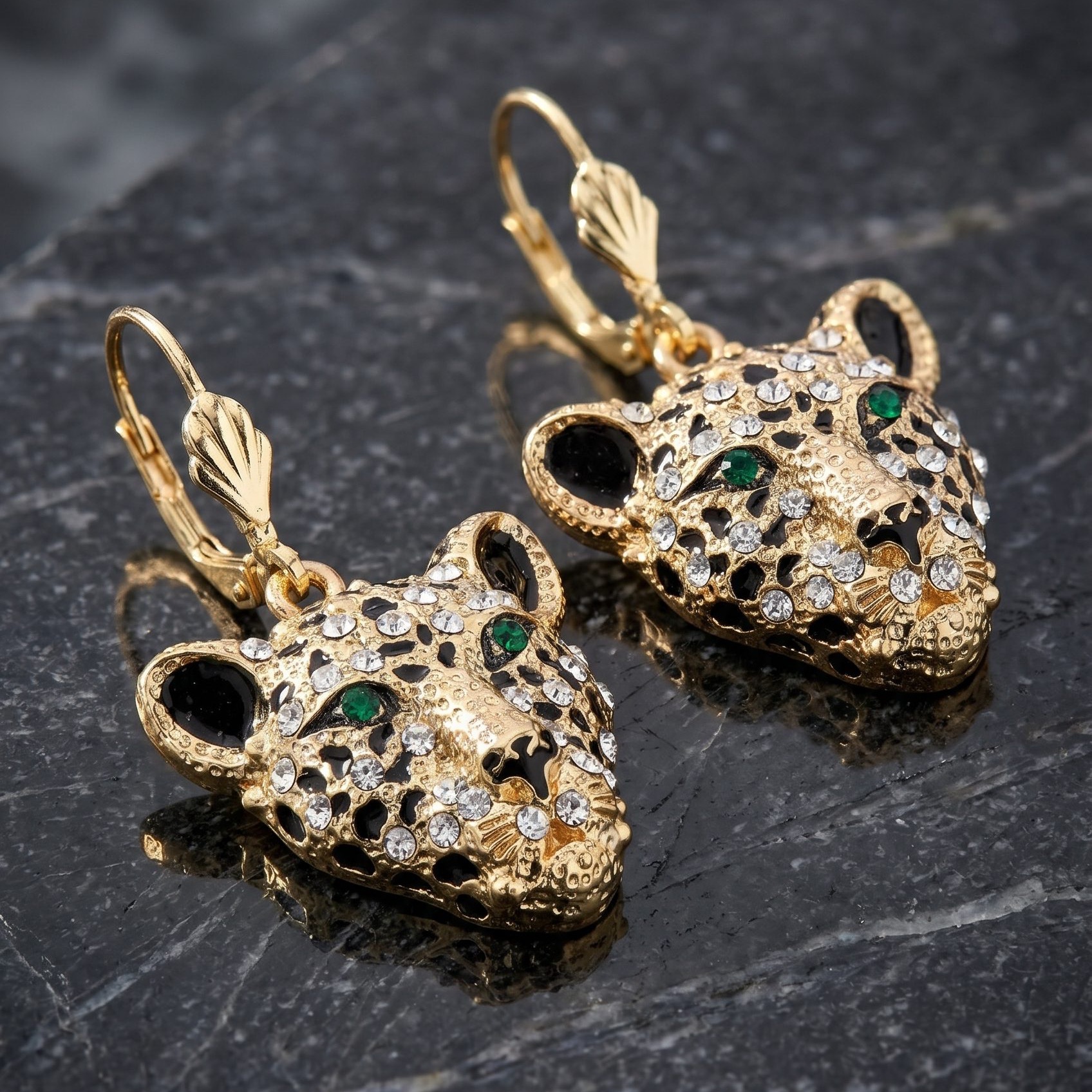 Fotogenic AI jewelry product photography visual for placeholder 0