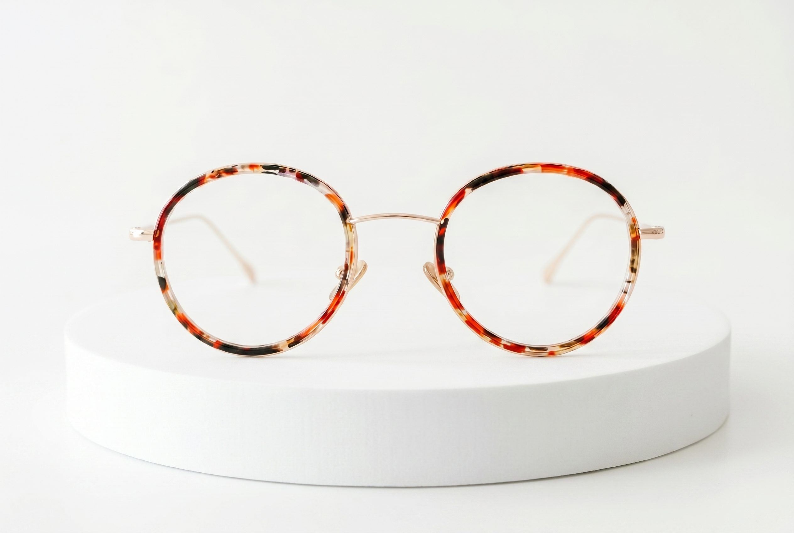 Eyewear product photography ecommerce image with a logo-free eyewear product