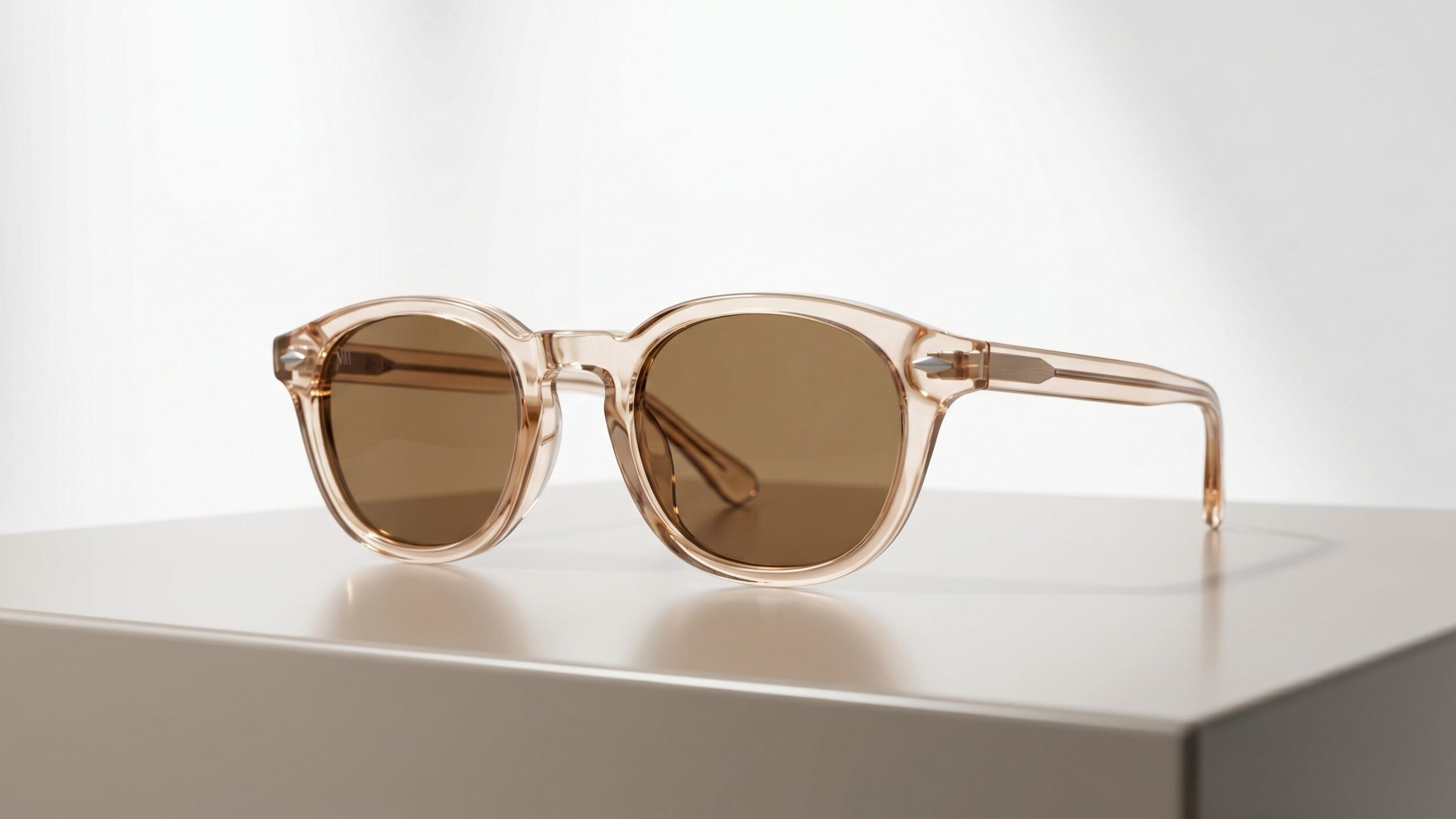 Product-only sunglasses image for Google Shopping accessory and eyewear feed rows.