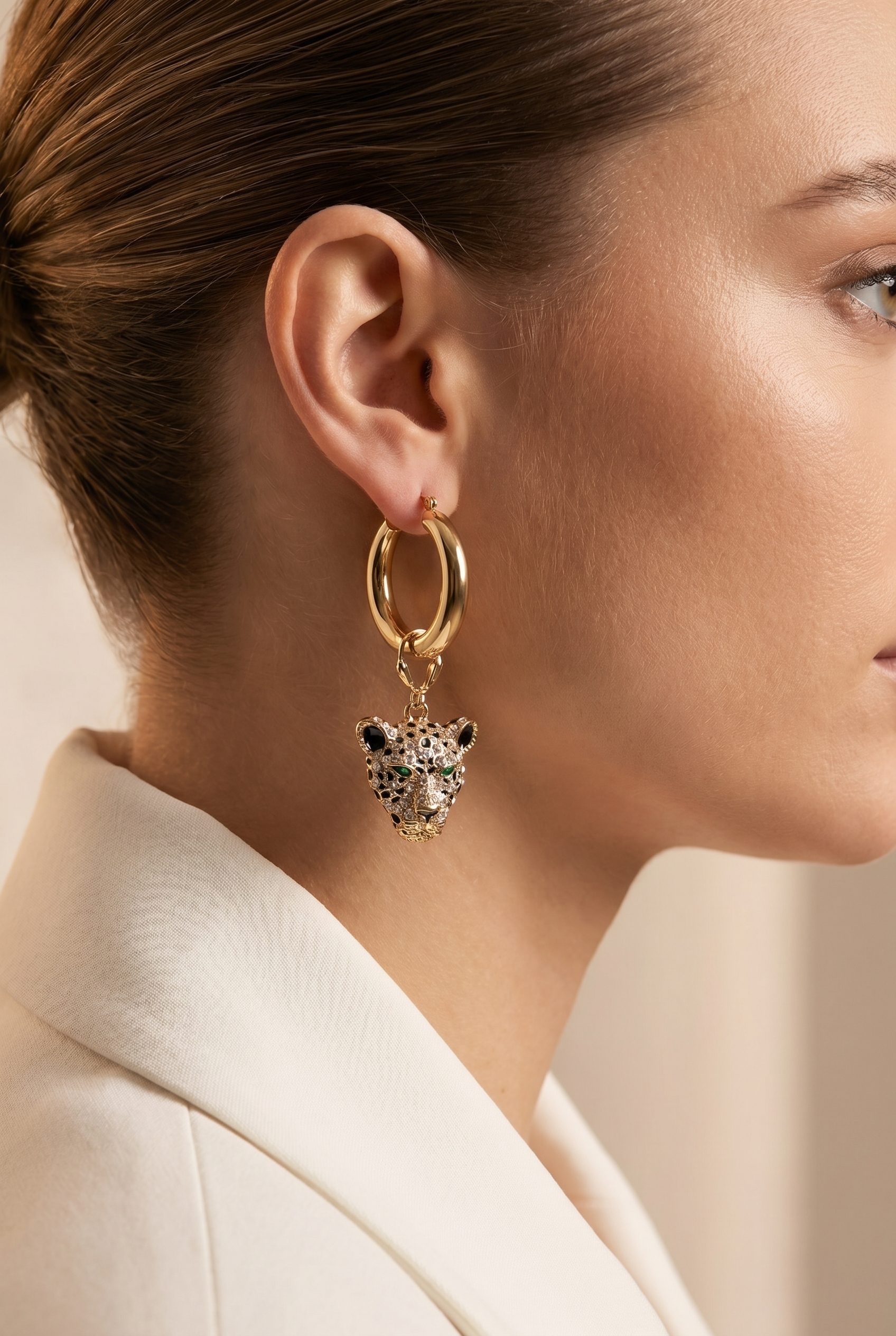 Fotogenic AI Jewelry on model replacement 01 product image example