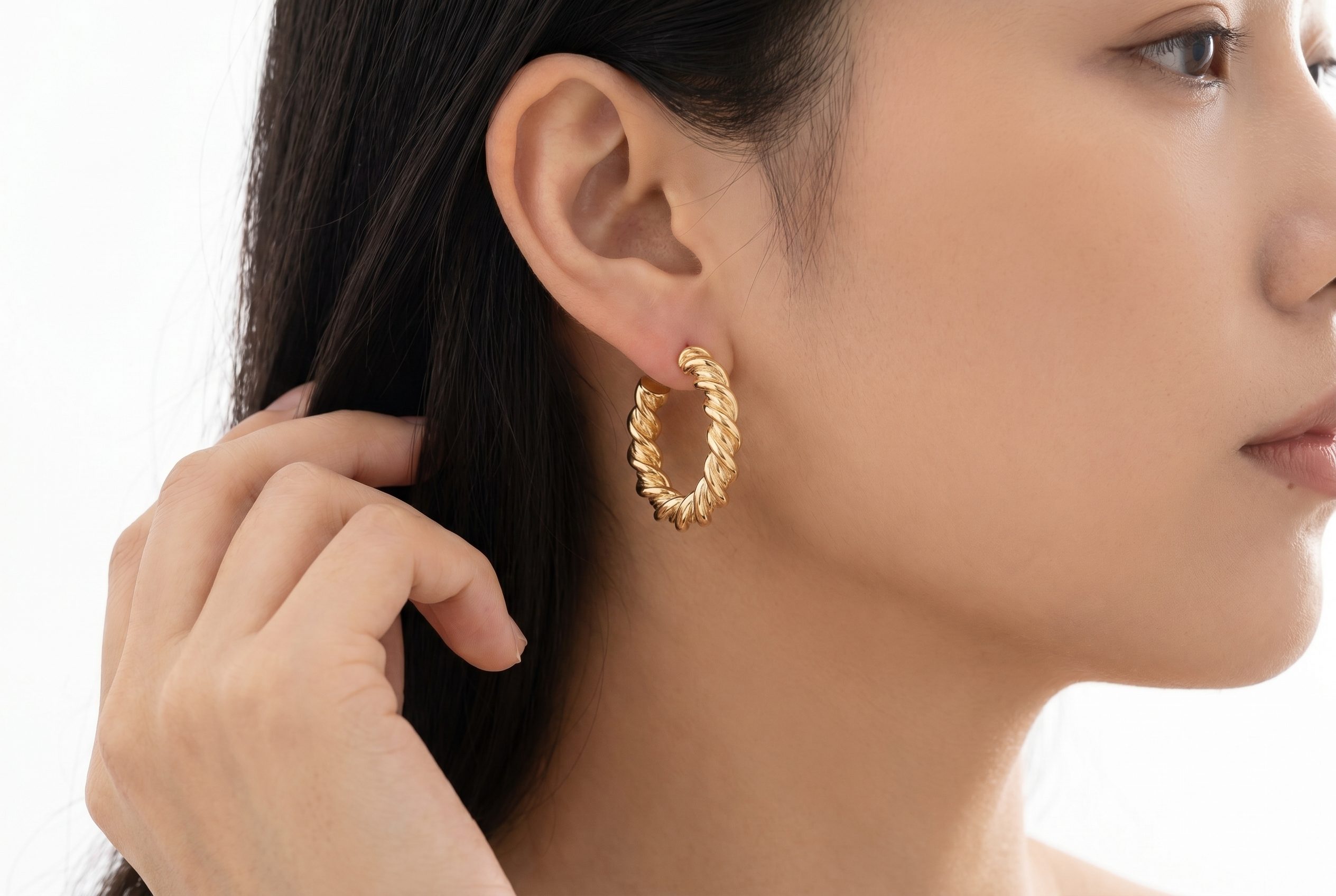 Fotogenic AI Jewelry on model replacement 38 product image example