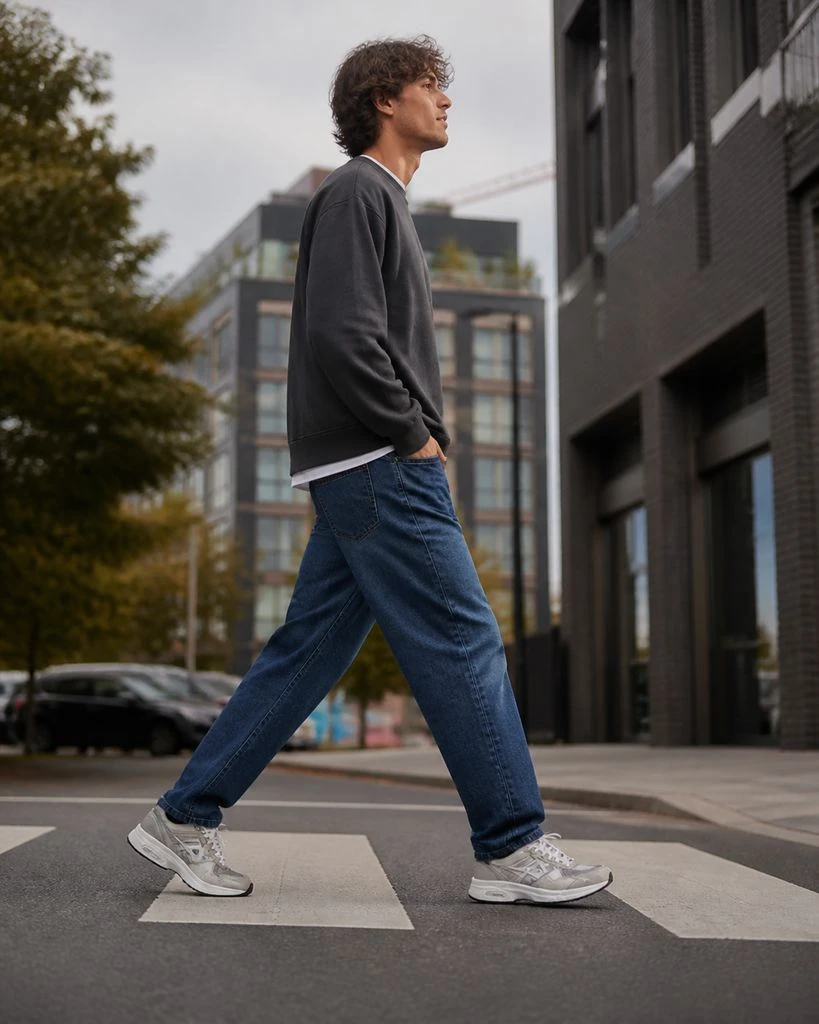 Sneakers - Side-On Sneaker Stride Steal the Style preview